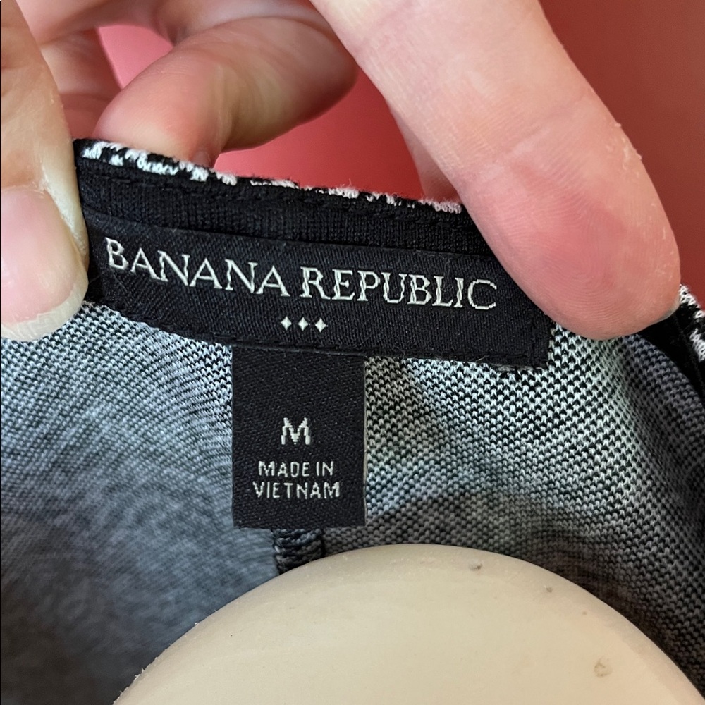 Like new Banana Republic black and white Monochrome Sleeveless Top - Picture 2 of 10